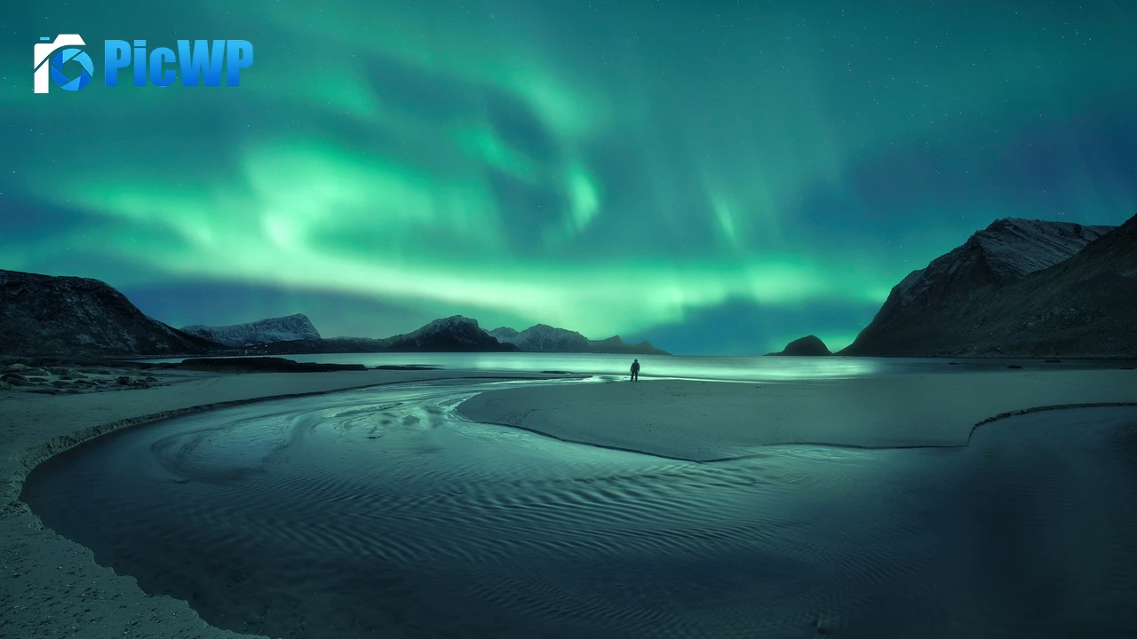 Northern Lights Aesthetic 4K PC Wallpaper