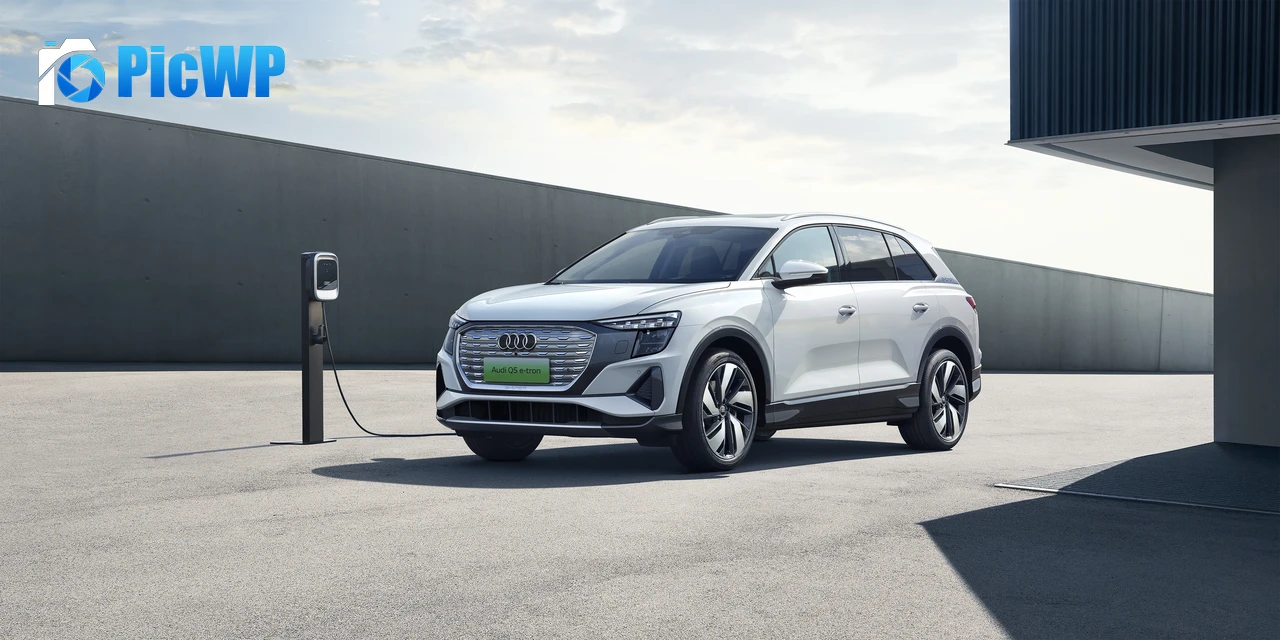 Audi Q5 40 e-tron Electric SUV 4K PC Wallpaper