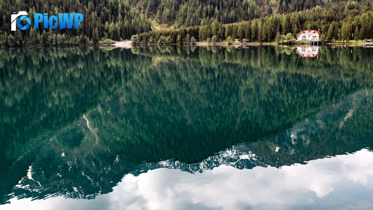 Scenic Mountain lake 4K PC Wallpaper