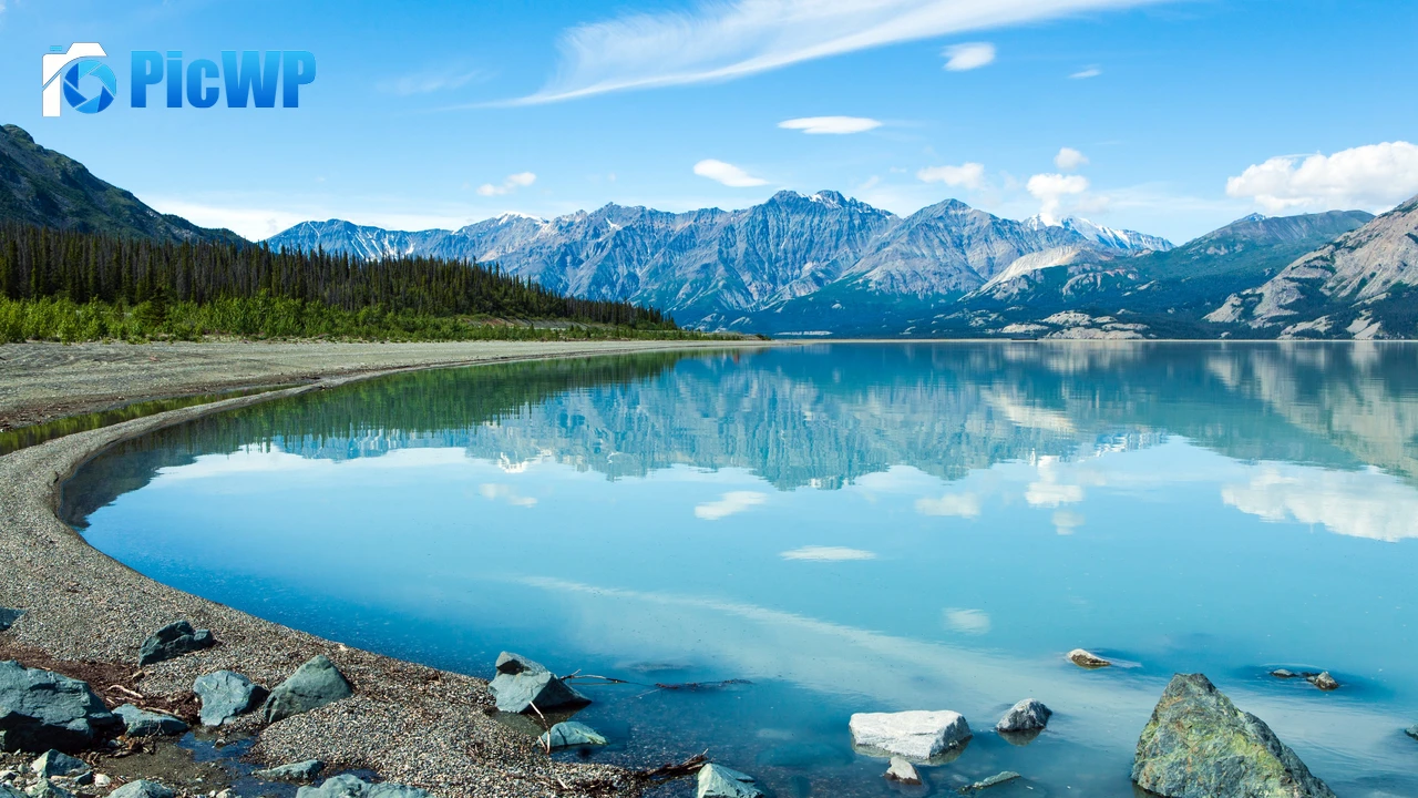 Blue lake Mountain range 4K PC Wallpaper