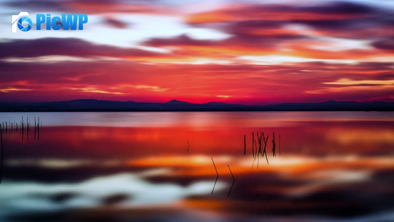 Sunset Lake Reflection 4K PC Wallpaper