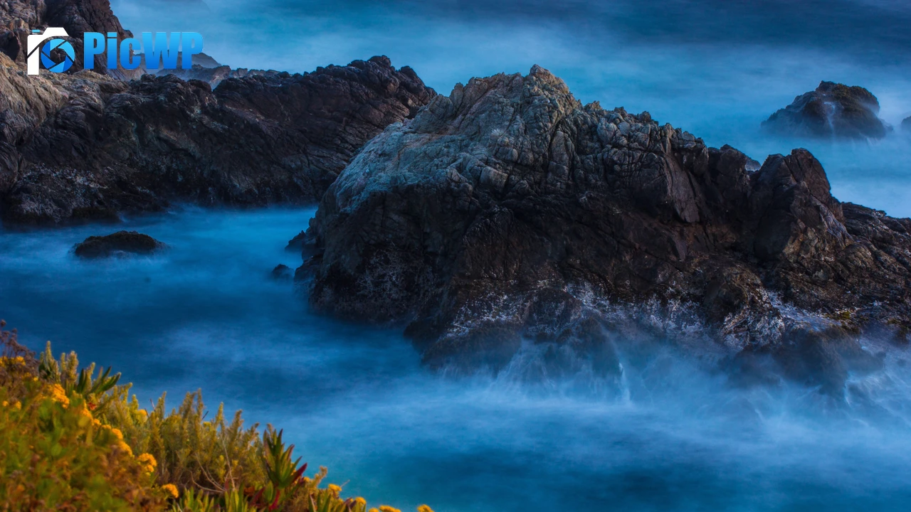 Rocky coast Water waves 4K PC Wallpaper