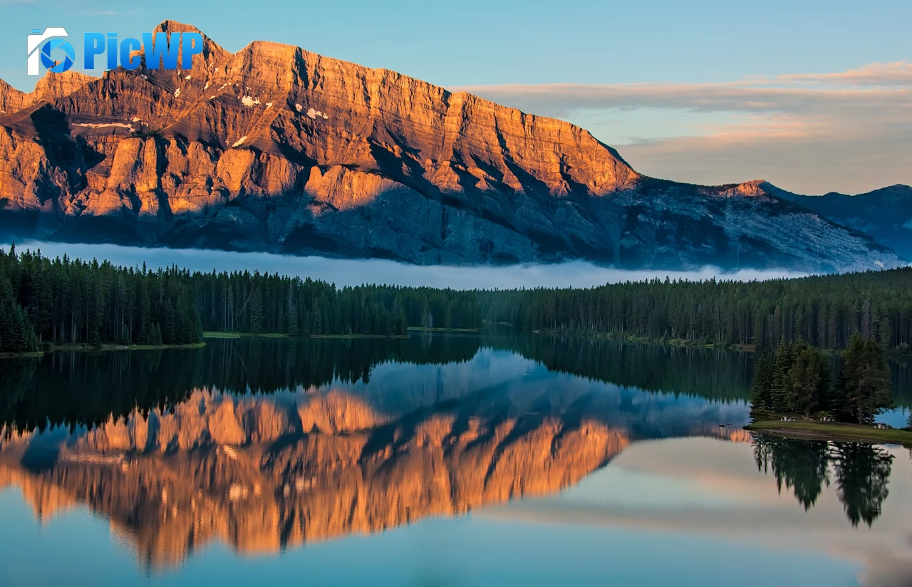 Lake Minnewanka Sunrise 3K PC Wallpaper