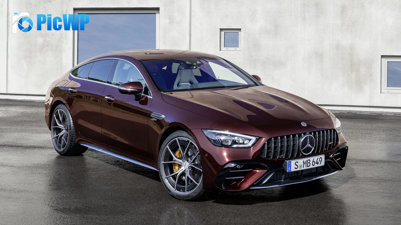 Mercedes-AMG GT 53 4MATIC+ Coupe 4K PC Wallpaper