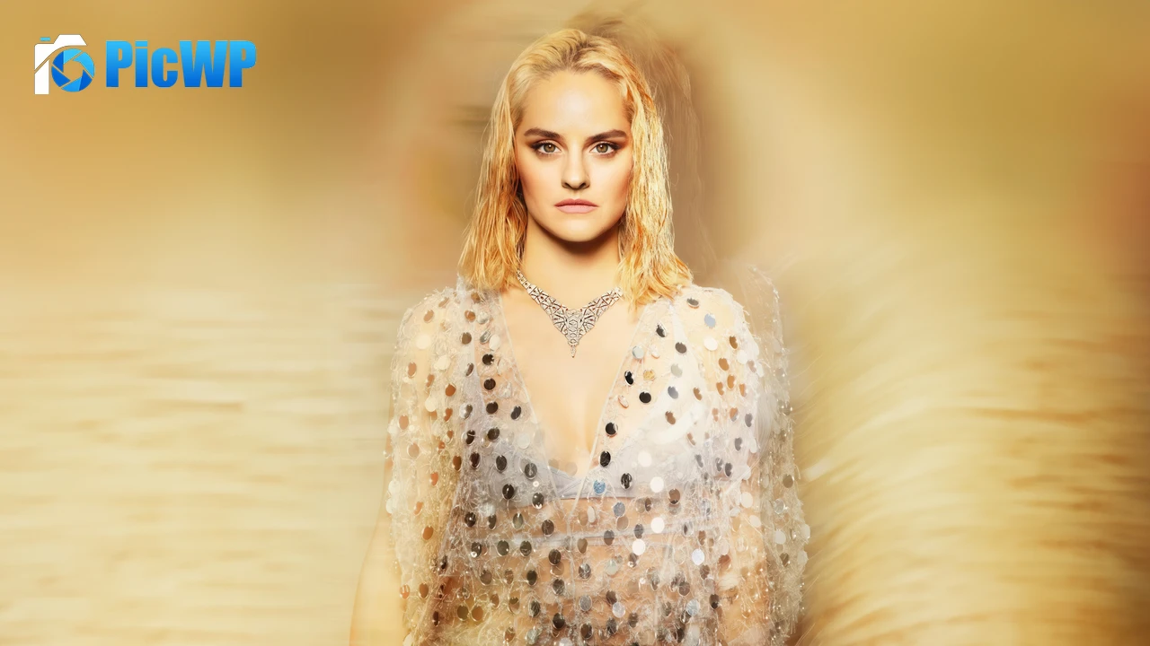 Noémie Merlant 2024 4K PC Wallpaper