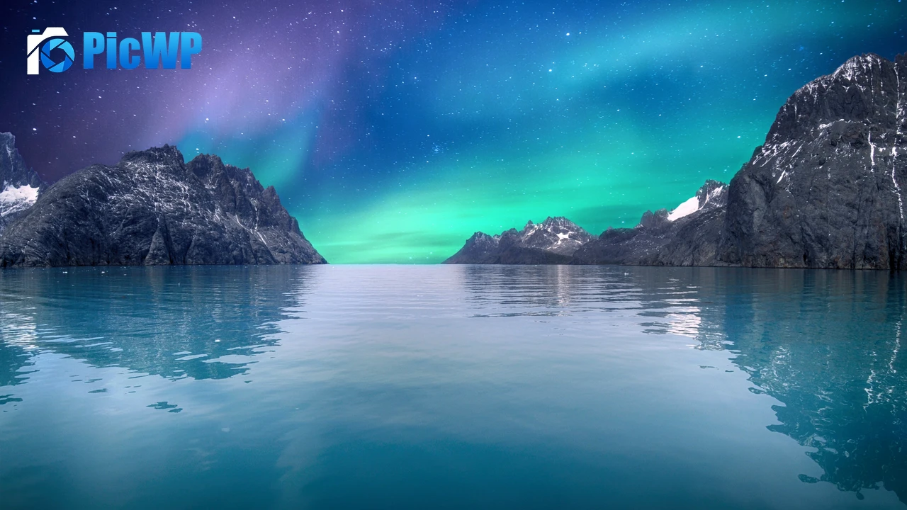 Northern Lights Sea 4K PC Wallpaper