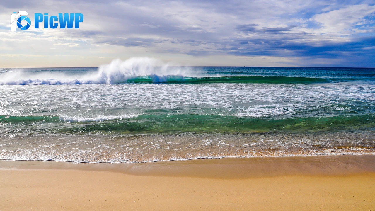 Crashing Waves Ocean 4K PC Wallpaper