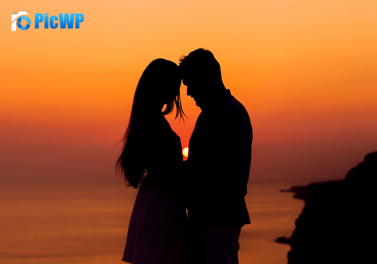 Sunset Couple 4K PC Wallpaper