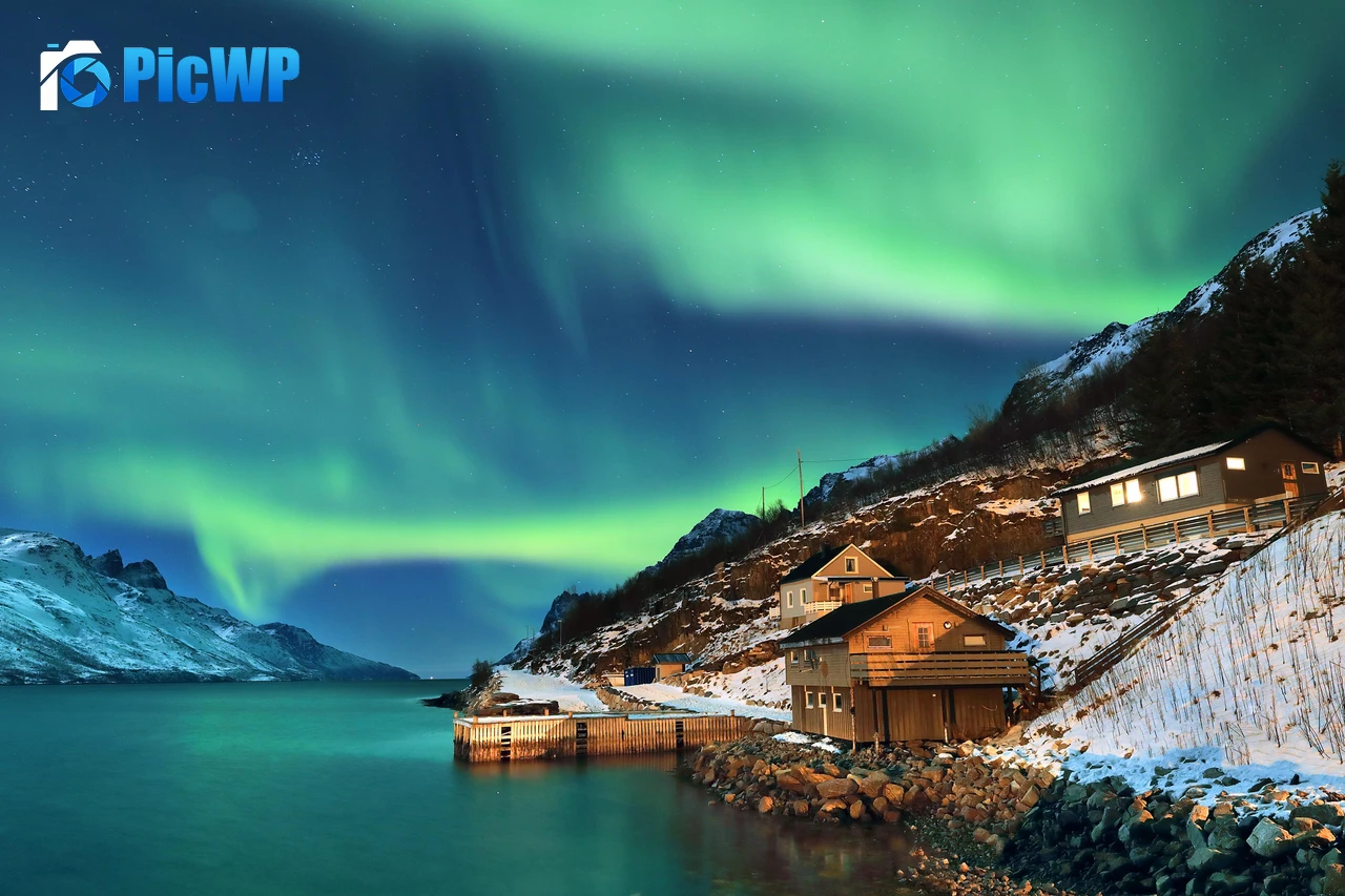 Northern Lights Scenery 4K PC Wallpaper