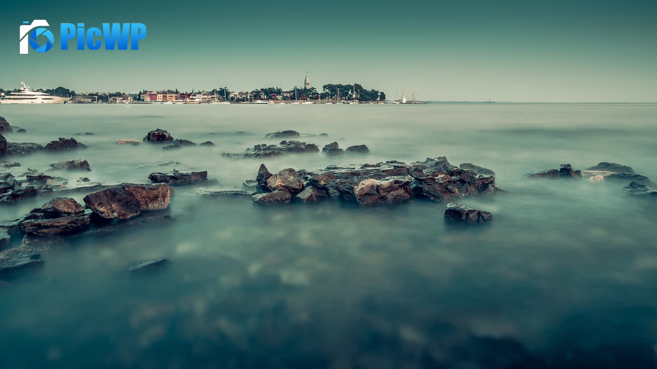Rocky coast Long exposure 4K PC Wallpaper