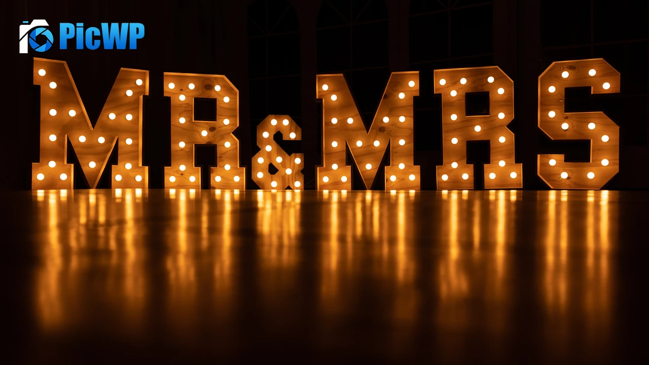 Mr&Mrs Signage 4K PC Wallpaper