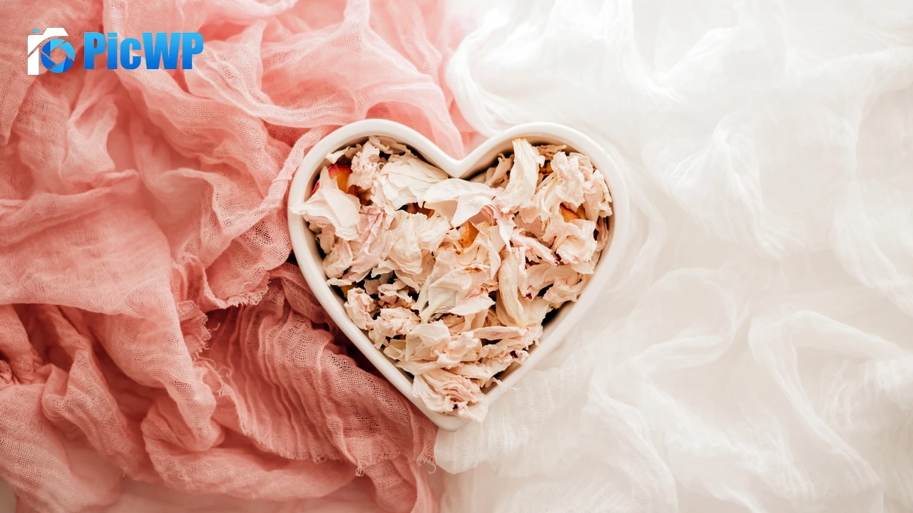 Love heart Heart shape 4K PC Wallpaper