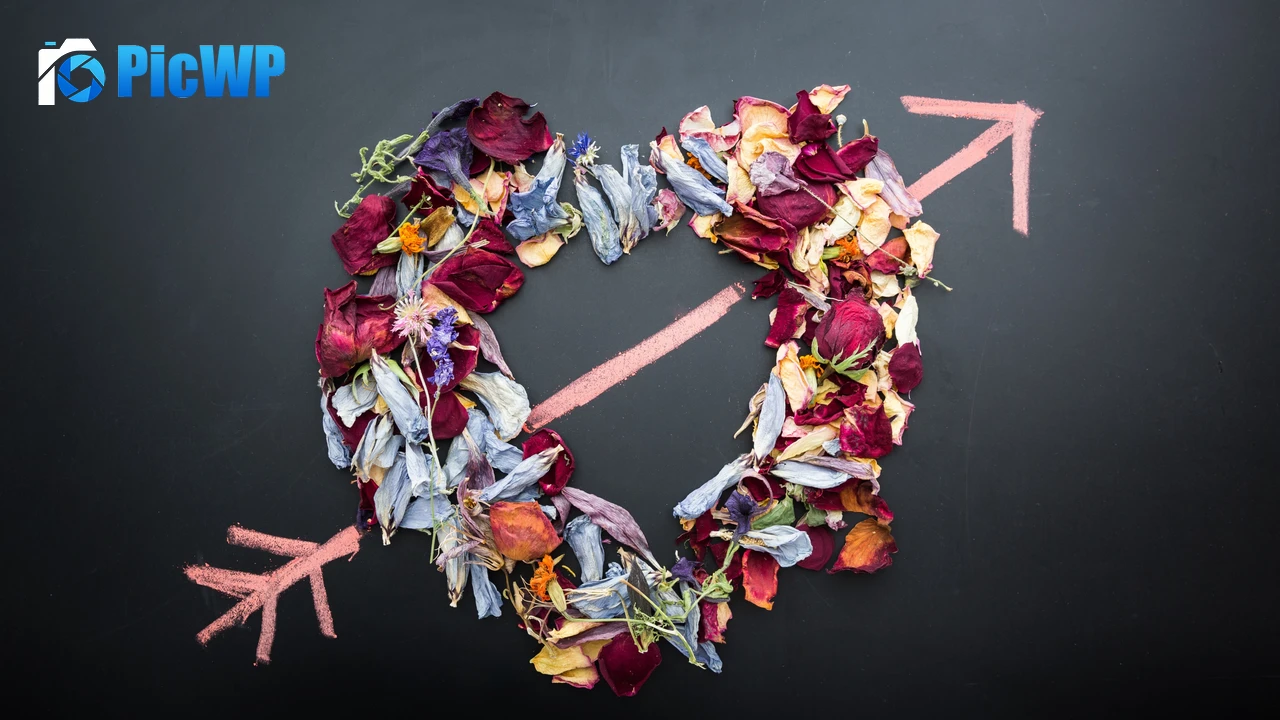 Love heart Petals 4K PC Wallpaper