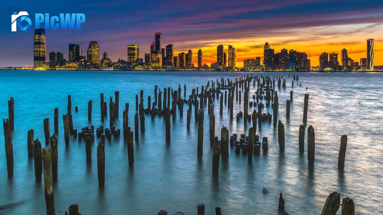 Old Pier Poles New York City 4K PC Wallpaper