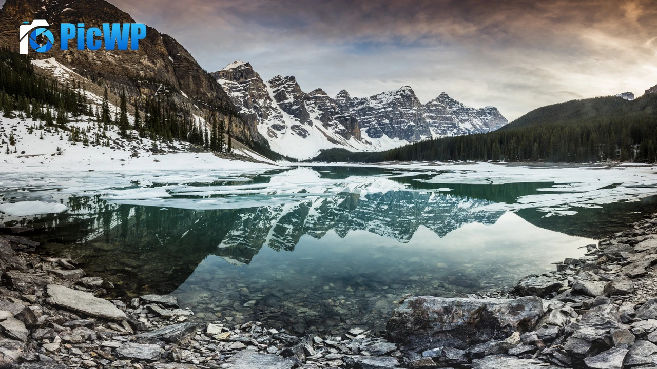 Mountain lake 4K PC Wallpaper