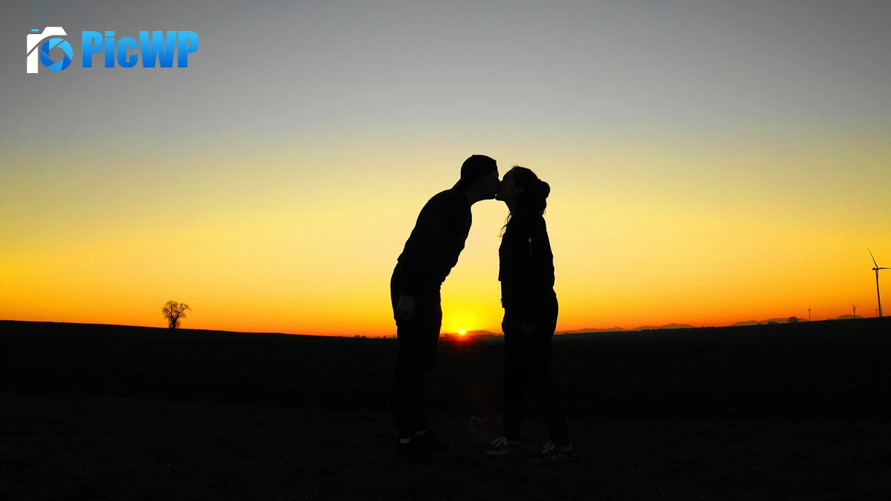 Kissing couple Silhouette 4K PC Wallpaper