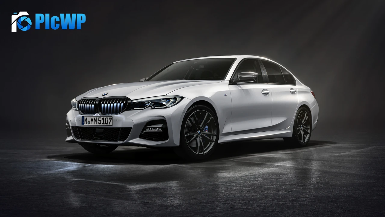 BMW 330i Iconic Edition 2021 4K PC Wallpaper