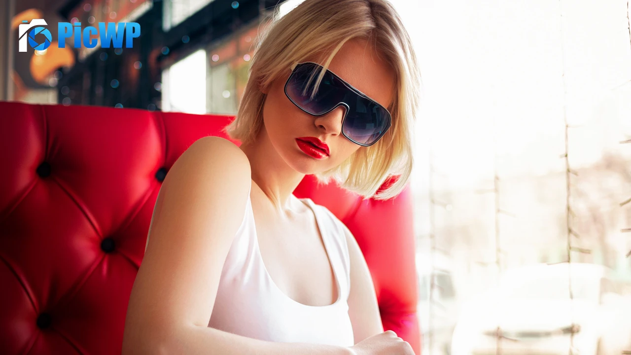 Woman Modern 4K PC Wallpaper