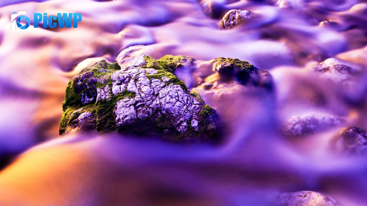 Aesthetic Water Stream 4K PC Wallpaper