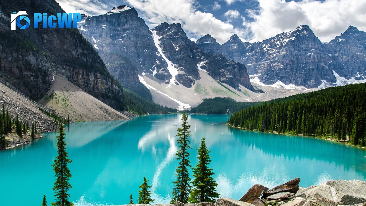Moraine Lake Snow covered 4K PC Wallpaper