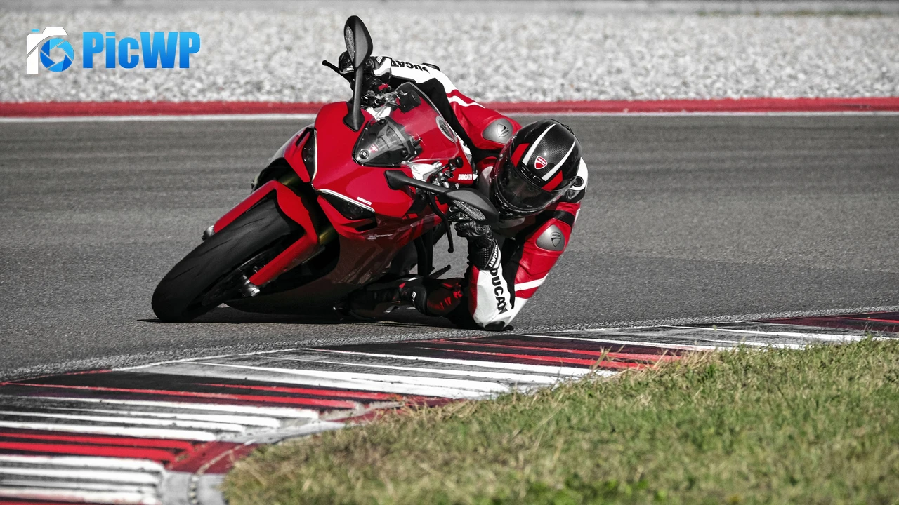 Ducati SuperSport 950 S 4K PC Wallpaper