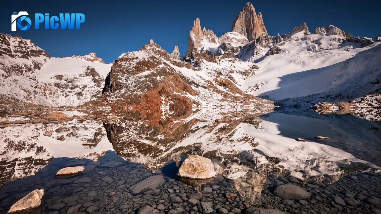 Laguna de los Tres Iconic Trek 4K PC Wallpaper