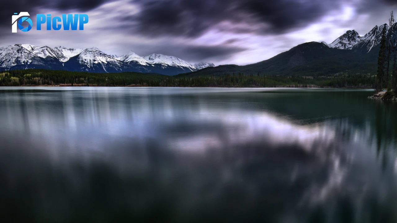 Pyramid Lake Canada 4K PC Wallpaper