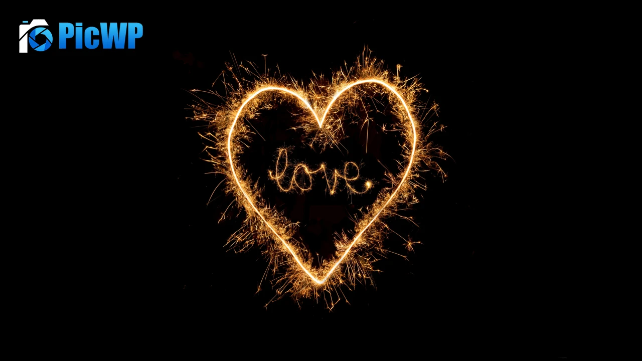 Love heart Sparkles 4K PC Wallpaper
