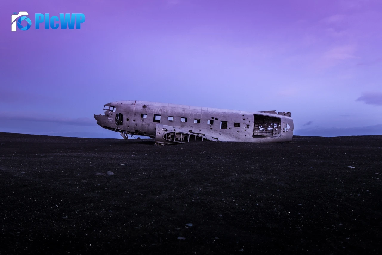 Crashed Airplane Douglas DC-3 3K PC Wallpaper
