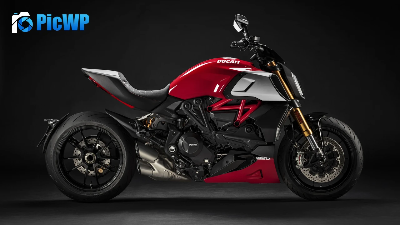Ducati Diavel 1260 S Cruiser motorcycle 4K PC Wallpaper