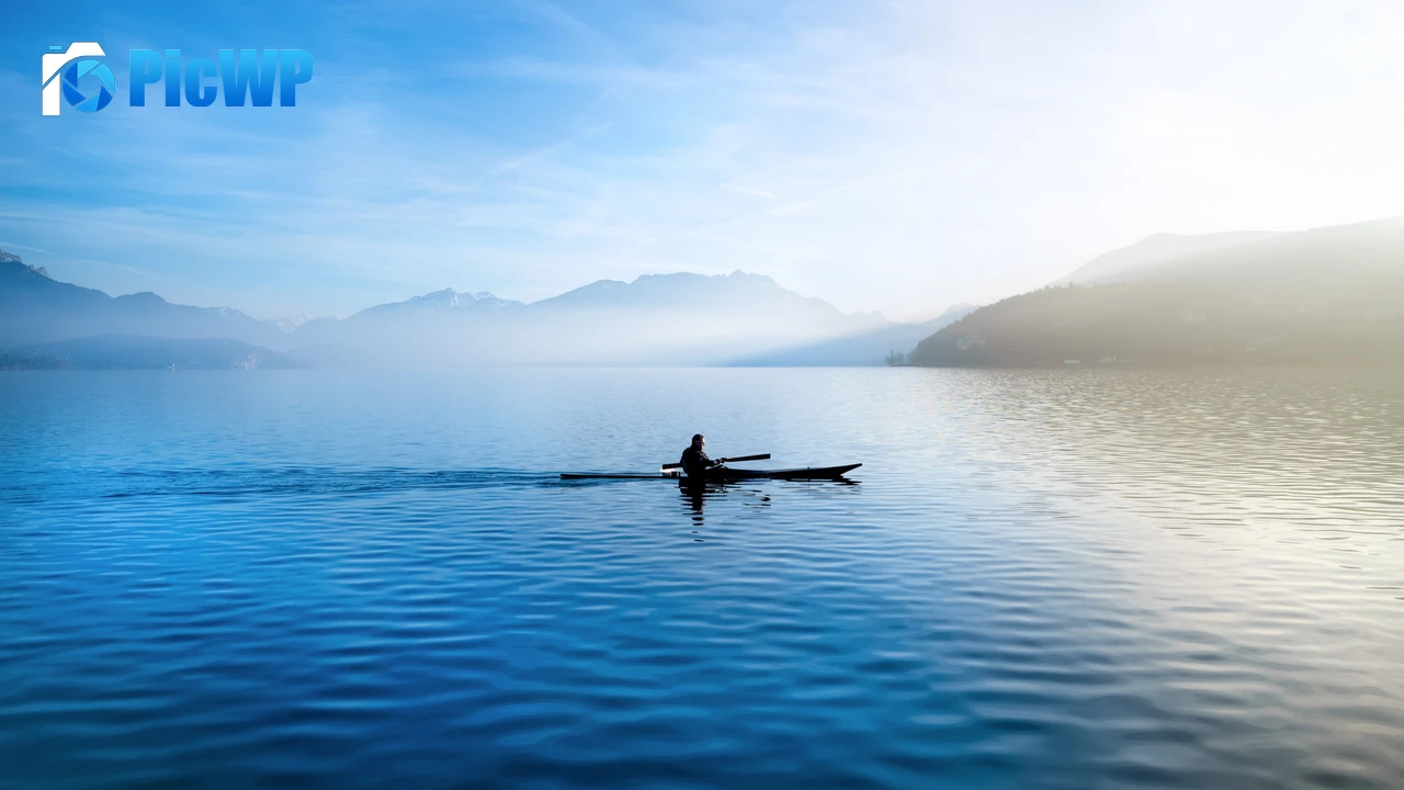 Annecy feeds Kayak 4K PC Wallpaper
