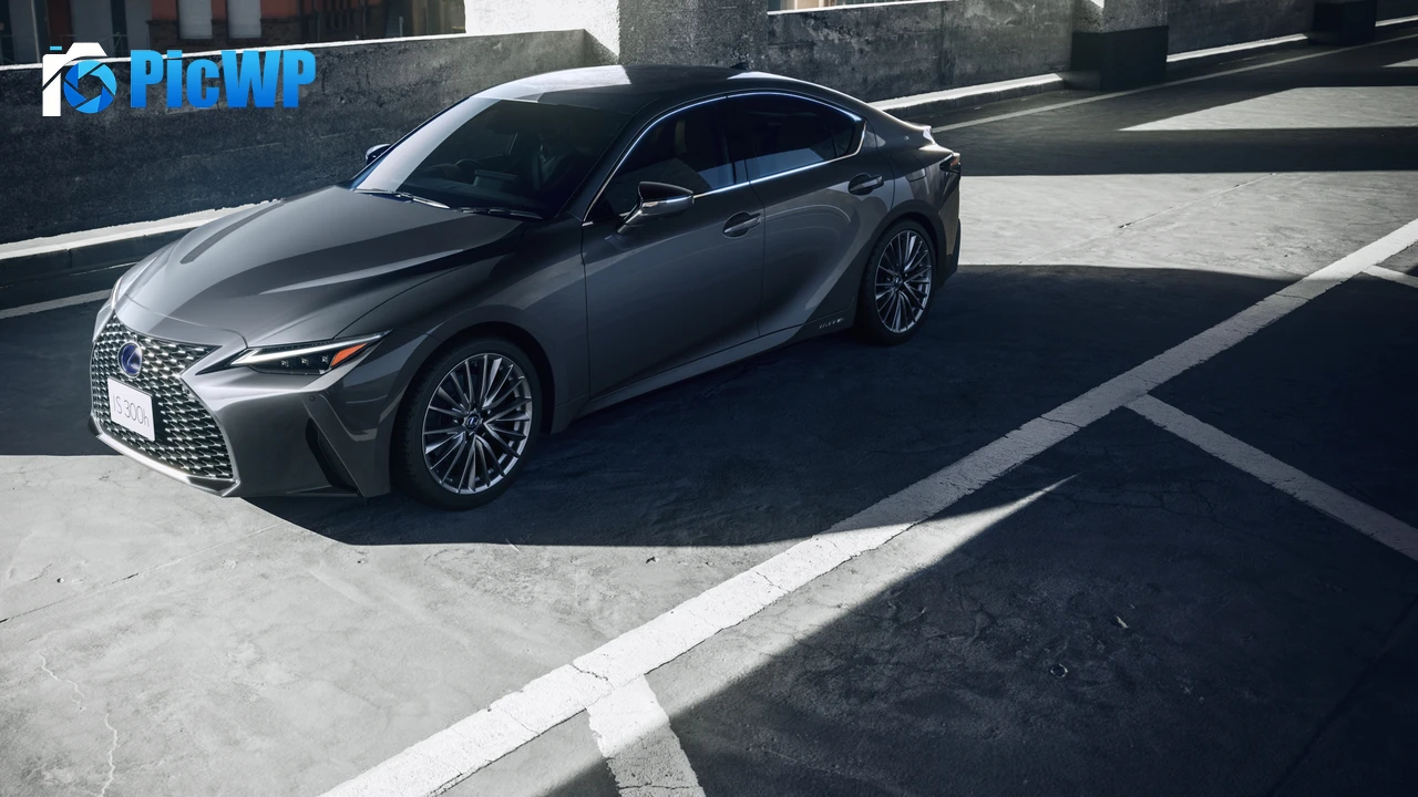 Lexus IS 300h Hybrid sports car 4K PC Wallpaper