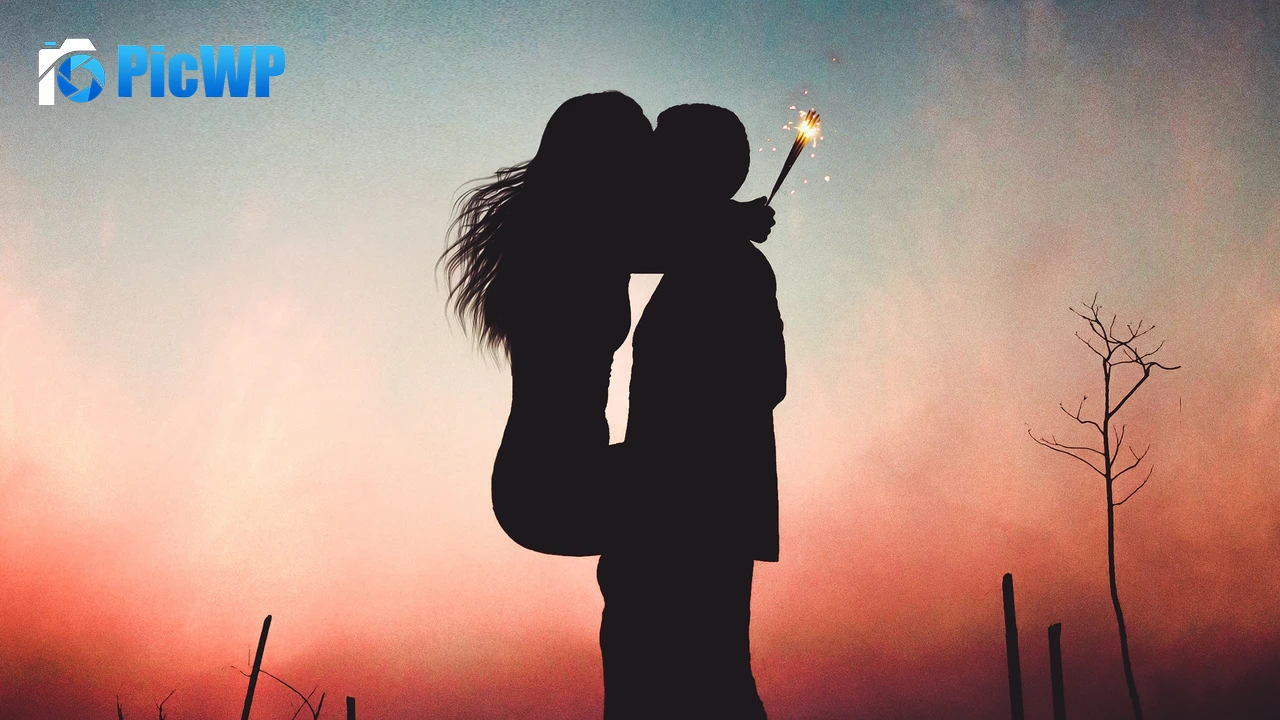 Couple Backlit 4K PC Wallpaper