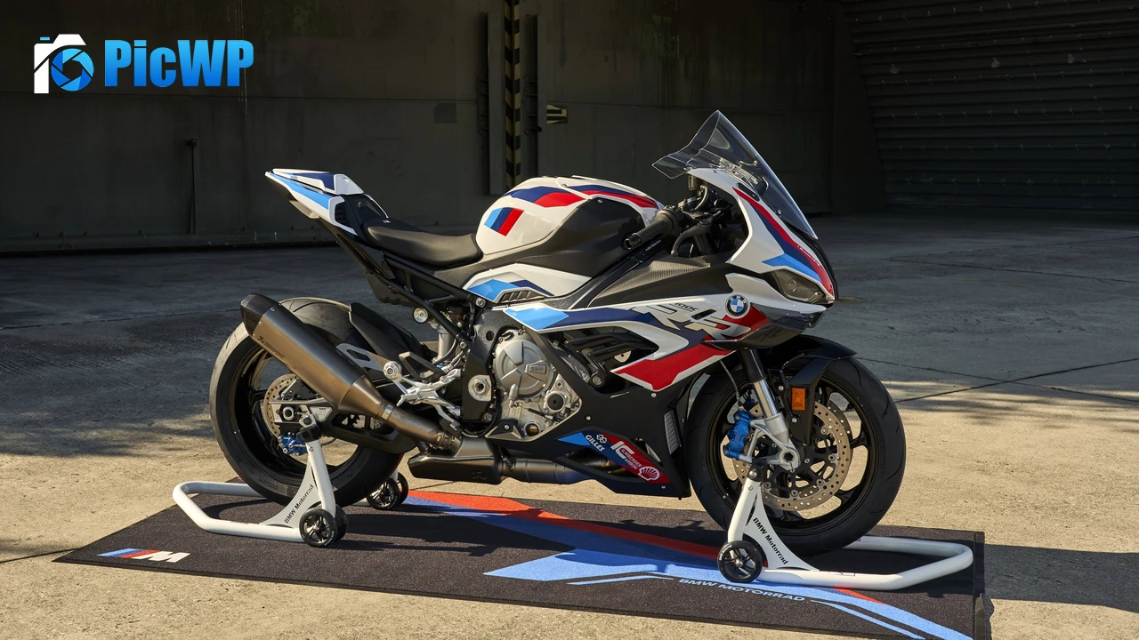 BMW M 1000 RR 2021 4K PC Wallpaper