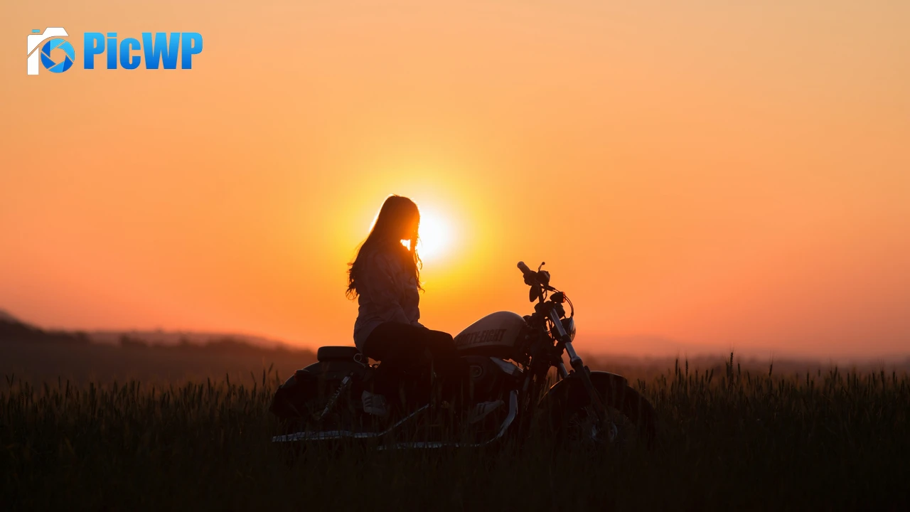 Sunset Woman 4K PC Wallpaper