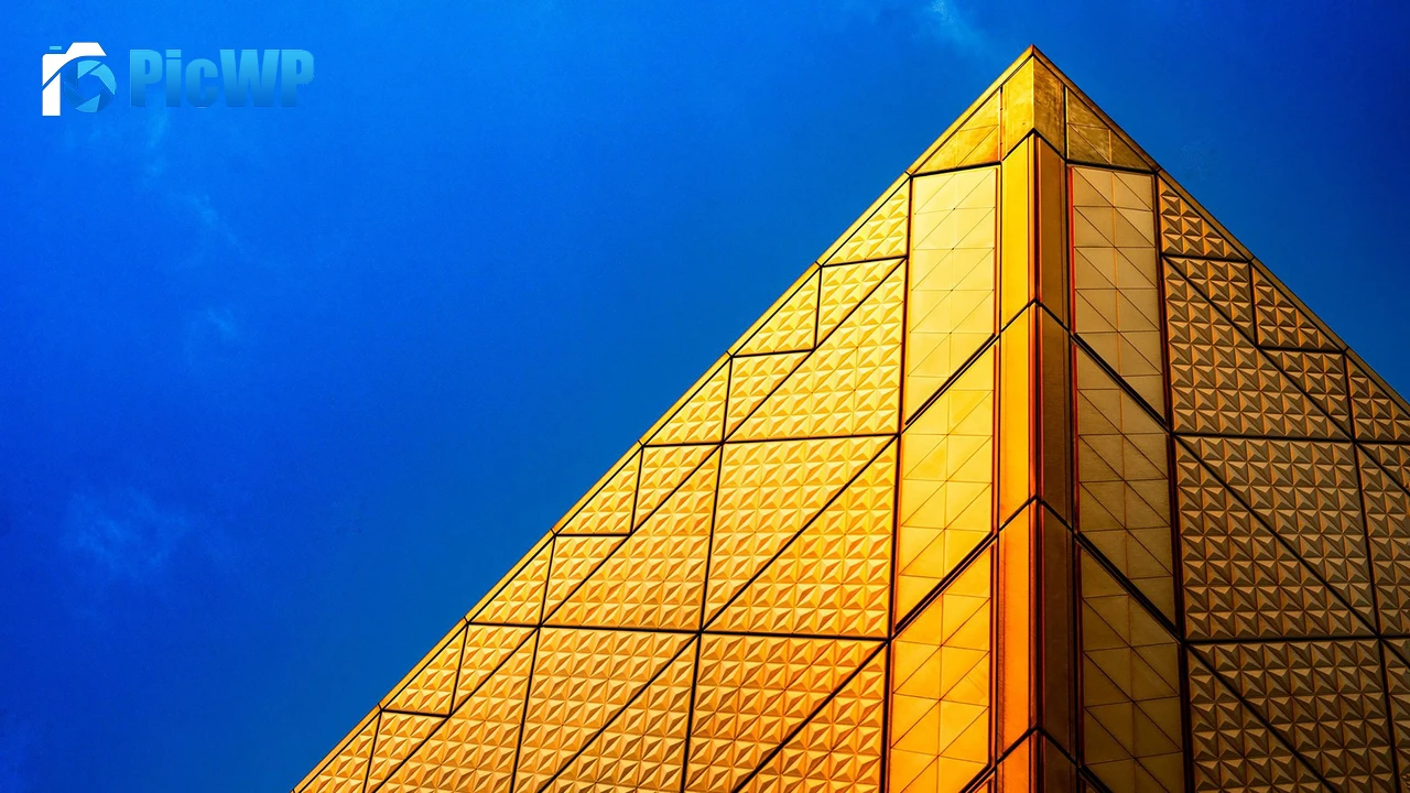 Pyramid Structure Golden 4K PC Wallpaper