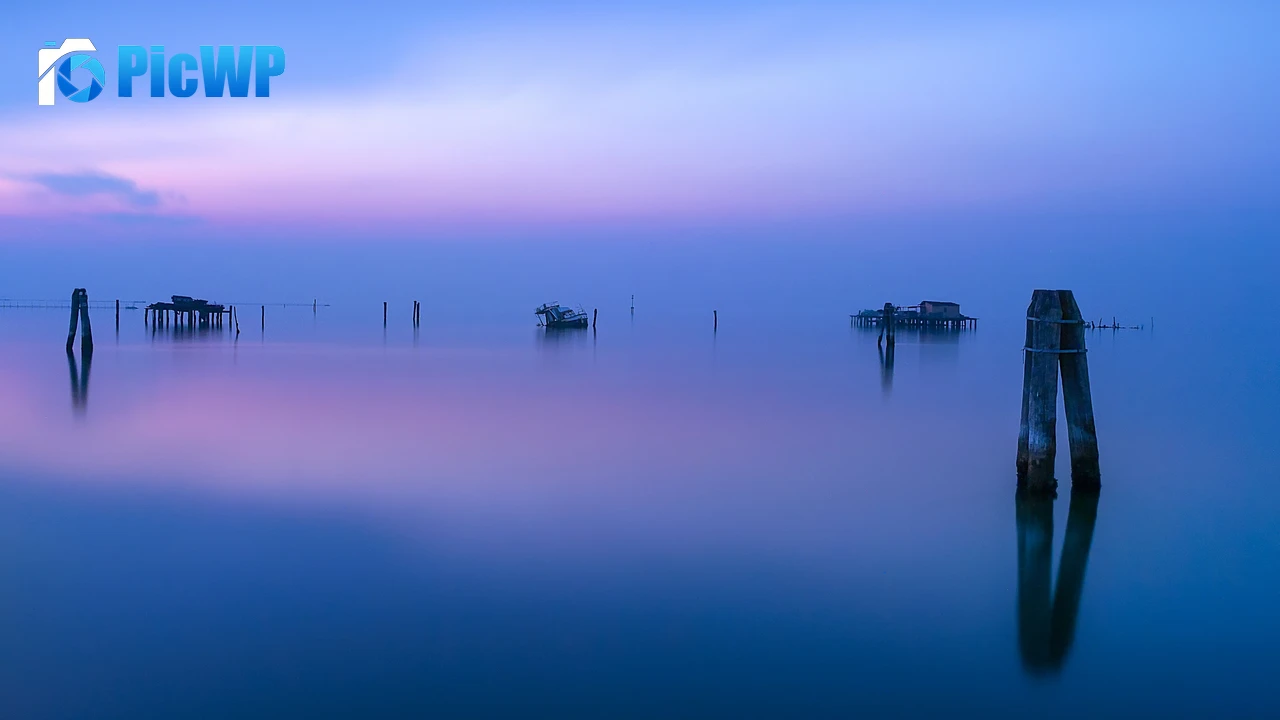 Fishing Huts Venice 4K PC Wallpaper