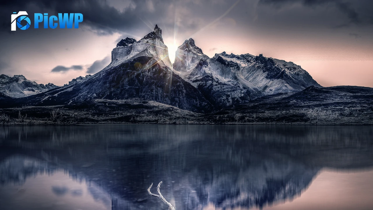 Mountain Sunlight 4K PC Wallpaper