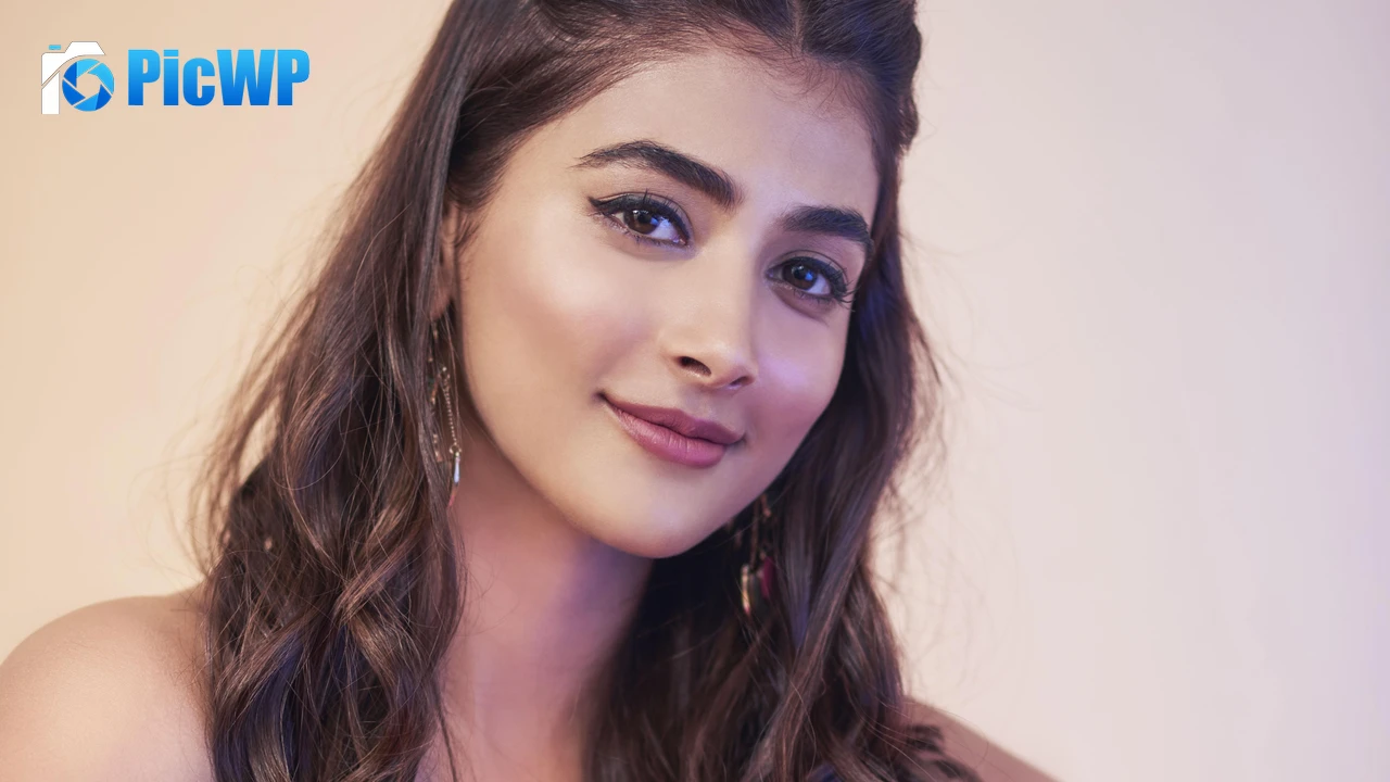 Pooja Hegde Portrait iPhone 4K PC Wallpaper