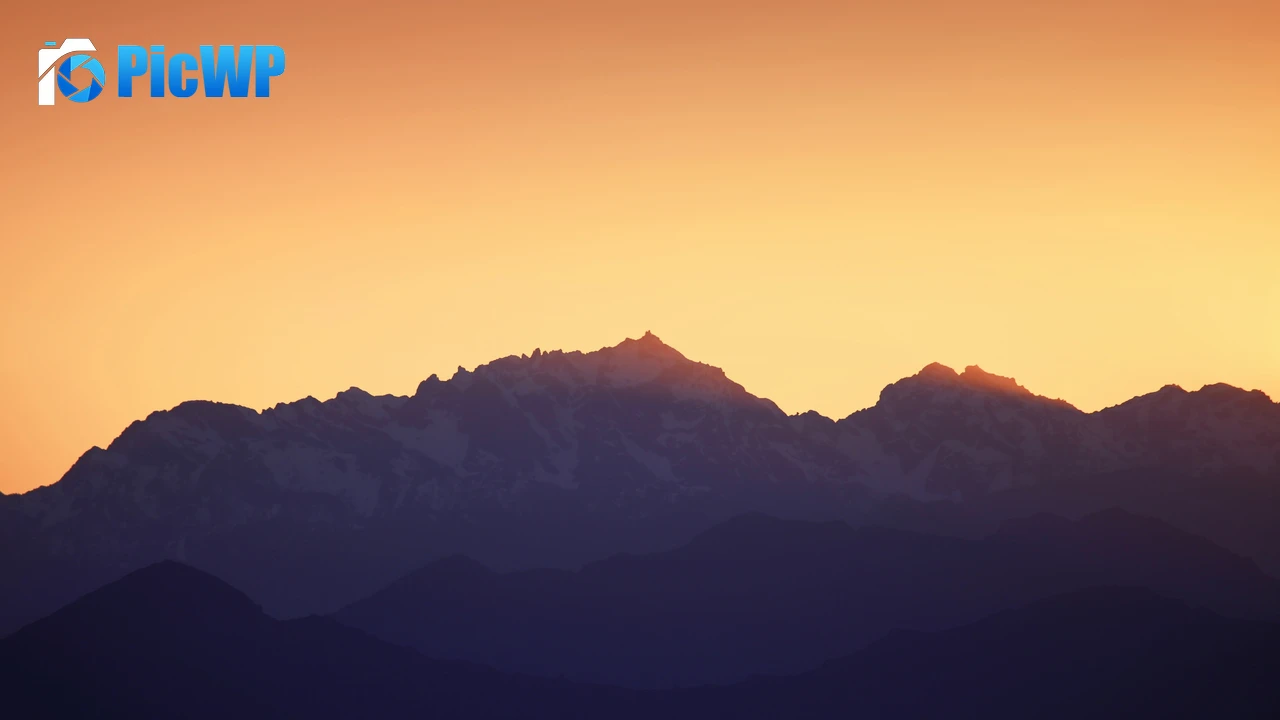 Mountains Sunset 4K PC Wallpaper