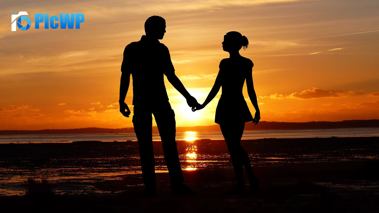 Couple Seascape 4K PC Wallpaper