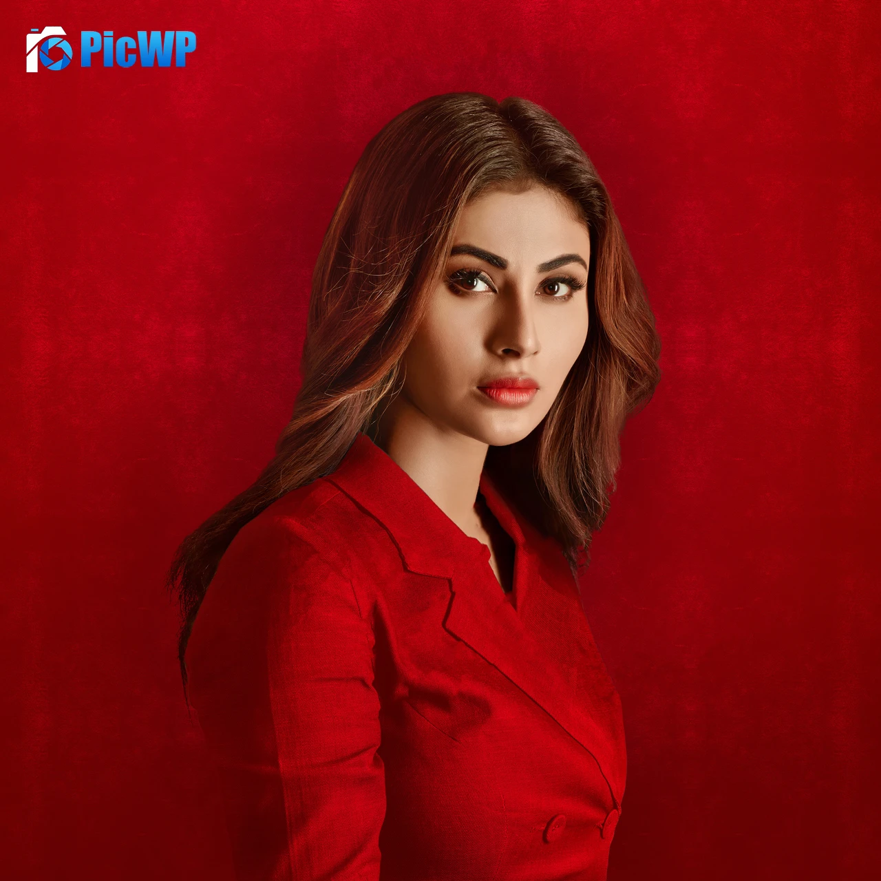 Mouni Roy Portrait iPad 4K Fold Wallpaper