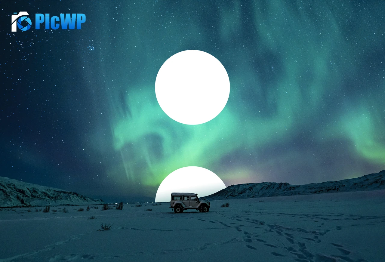Moon Northern Lights 3K PC Wallpaper