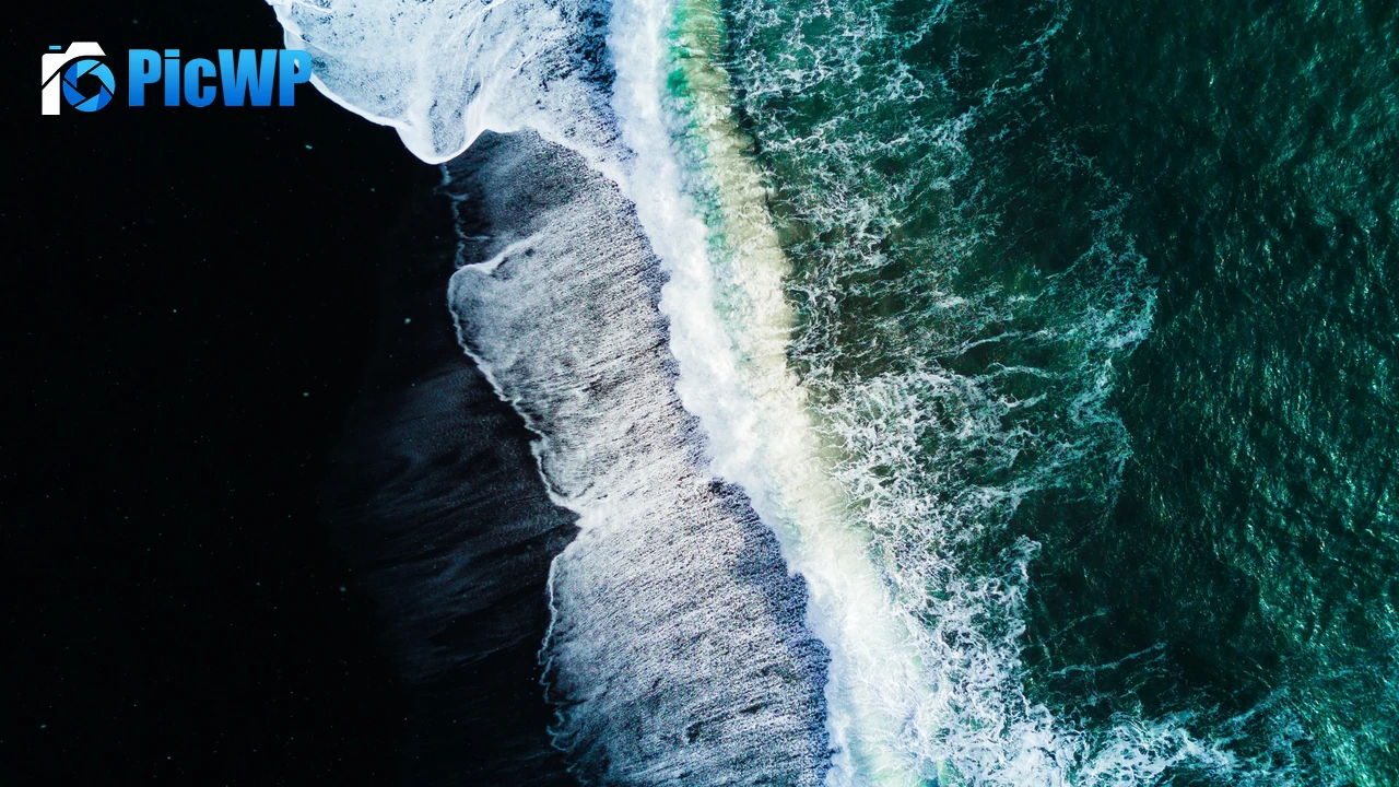 Reynisfjara Black Sand Beach Waves 4K PC Wallpaper