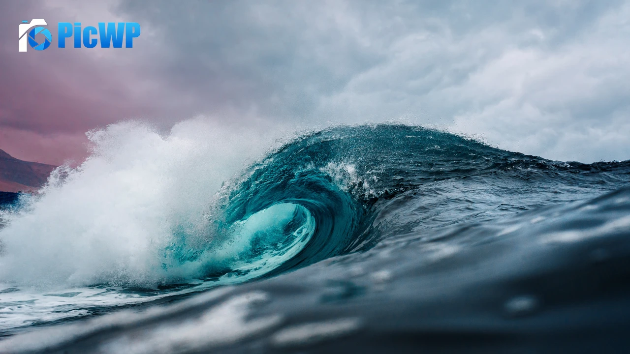 Ocean Waves 4K PC Wallpaper