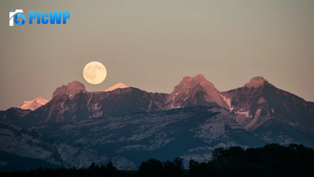 Mountains Moon 4K PC Wallpaper