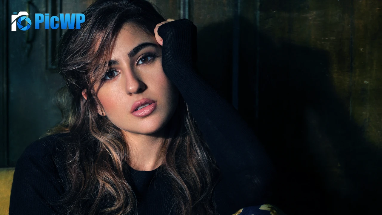 Sara Ali Khan Portrait 4K PC Wallpaper
