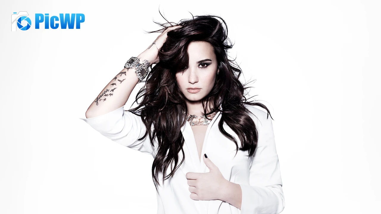 Demi Lovato White background 4K PC Wallpaper
