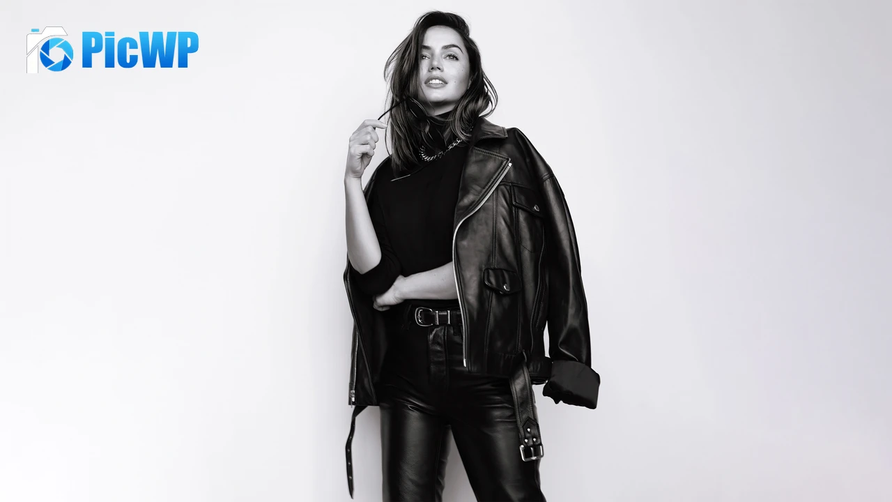 Ana de Armas Monochrome 4K PC Wallpaper