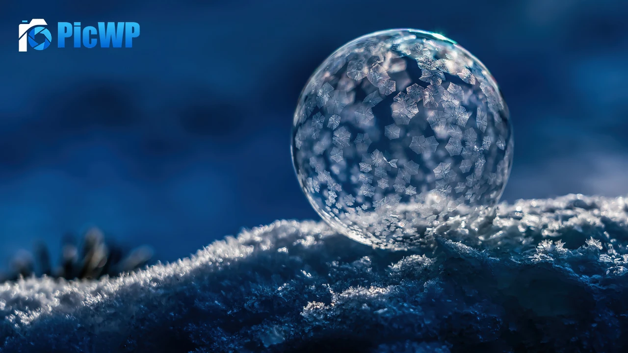 Frozen bubble Winter snow 4K PC Wallpaper